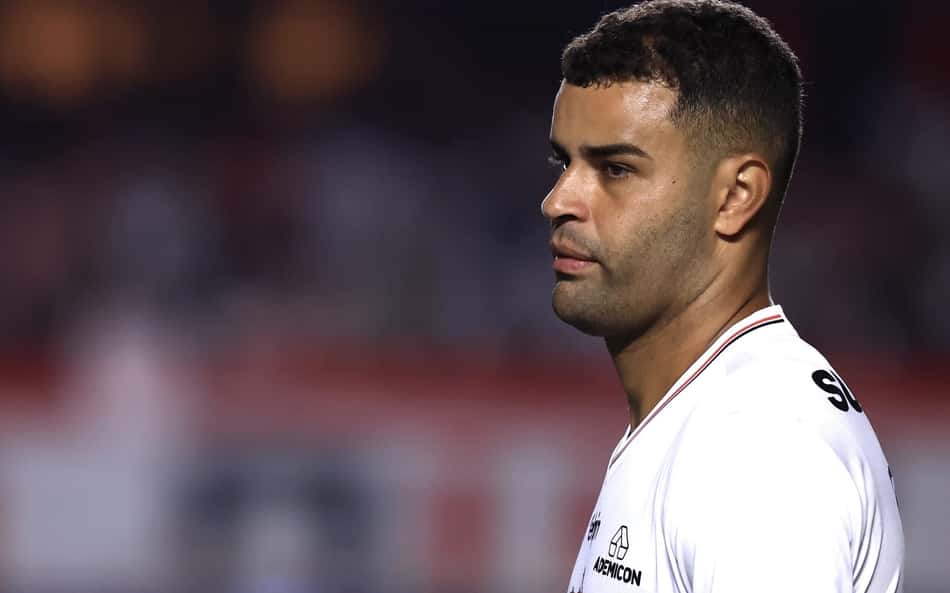 Alisson sai em defesa de Zubeldía e pede reação no São Paulo