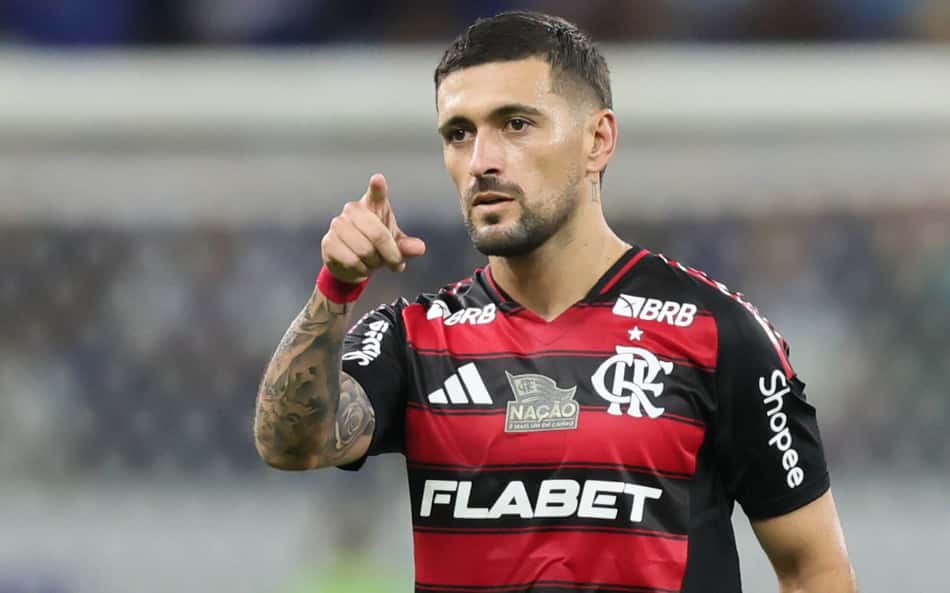 Arrascaeta vê Europa cada vez mais distante e se diz satisfeito no Flamengo