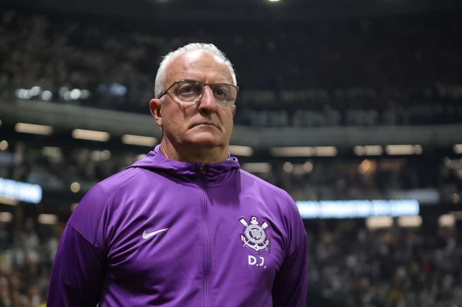 Dorival Júnior soma 10 jogos no comando da equipe (Foto: Gilson Lobo/AGIF)