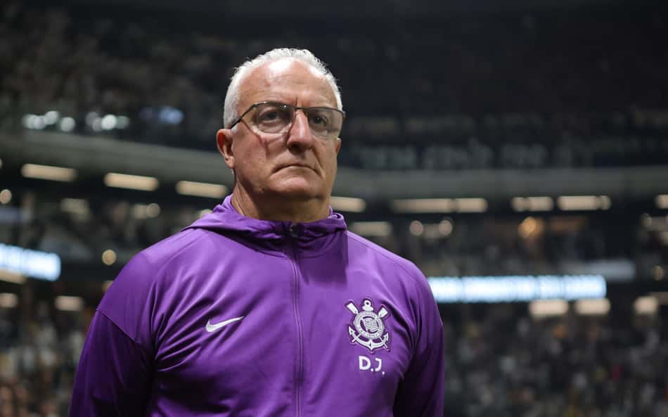 Dorival Júnior soma 10 jogos no comando da equipe (Foto: Gilson Lobo/AGIF)