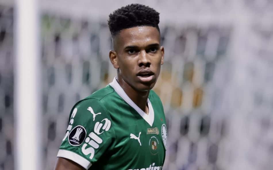 Fala de Estêvão sobre foco no Palmeiras pega mal na web: 'Tá com a cabeça no Chelsea'