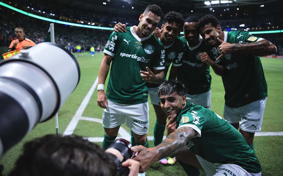 Palmeiras comemora gol diante do Sporting Cristal pela Libertadores (Foto: Ettore Chiereguini/AGIF)