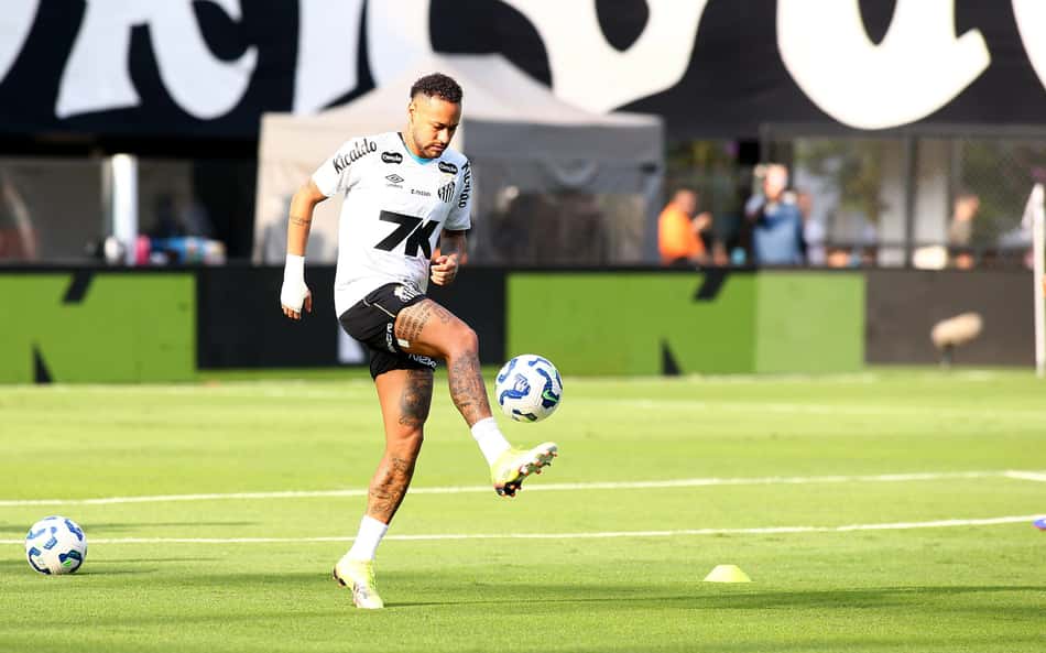 Neymar celebra renovação com o Santos: 'Ouvi meu coração'