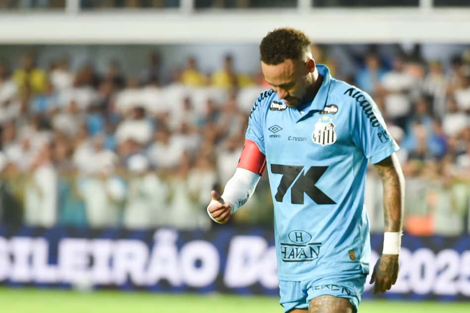 Neymar altera o horário do treino para comparecer a compromisso pessoal no Rio de Janeiro. (Foto: Jota Erre/AGIF)