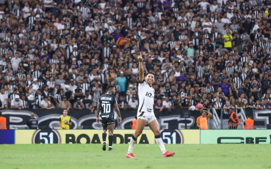 Atlético-MG derrota o Ceará com golaço de Rony