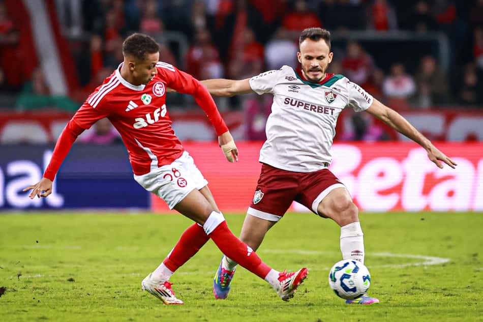 Vitinho, do Internacional, e Renê, do Fluminense