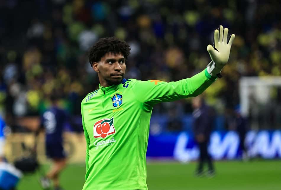 Hugo Souza retorna à Seleção Brasileira depois de sete anos com Carlo Ancelotti. (Foto: Fabio Giannelli/AGIF)