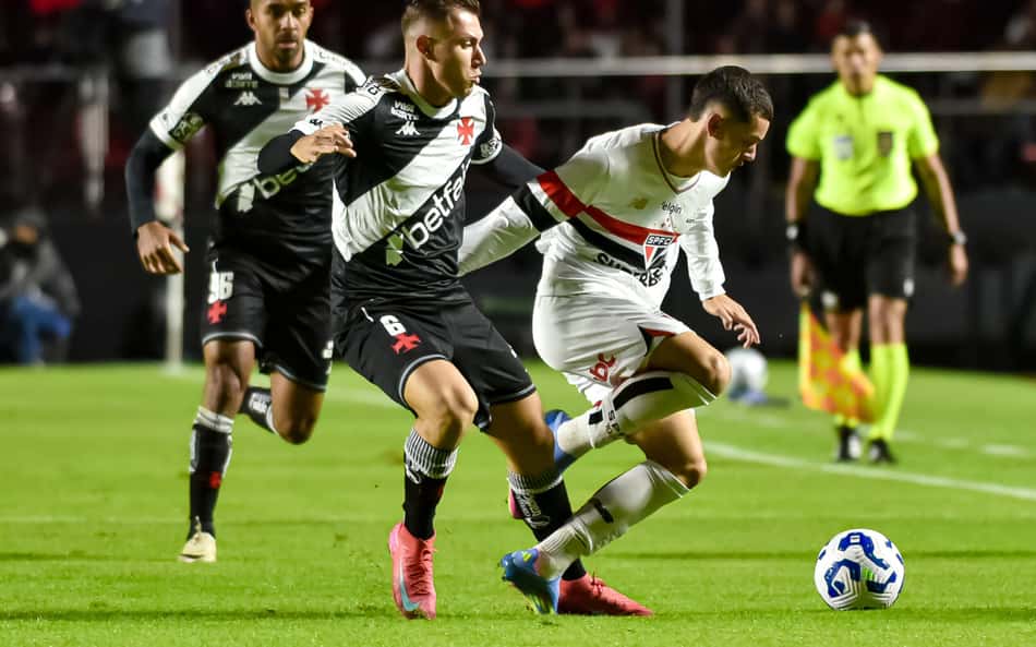 Lucca desafia fase instável do São Paulo e surge como esperança vinda de Cotia