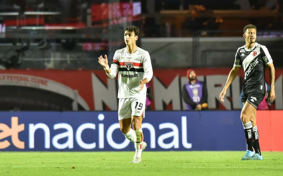 Dinenno chama responsabilidade após estreia com derrota no São Paulo