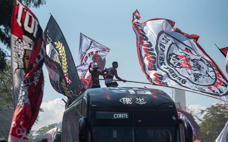 AeroFla: Torcedores preparam festa para embarque do Flamengo ao Mundial de Clubes
