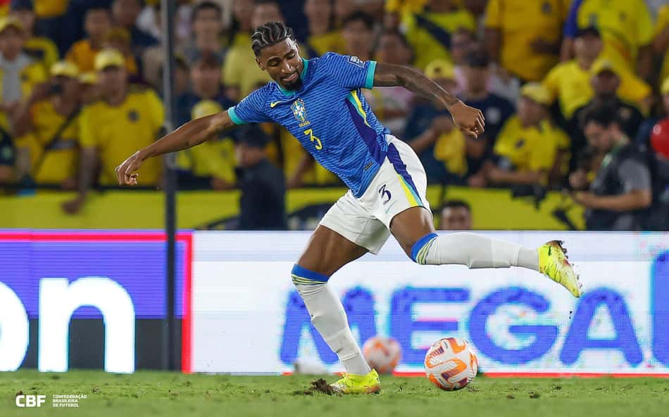 Em estreia, zagueiro Alexsandro apresenta suas credenciais à Seleção