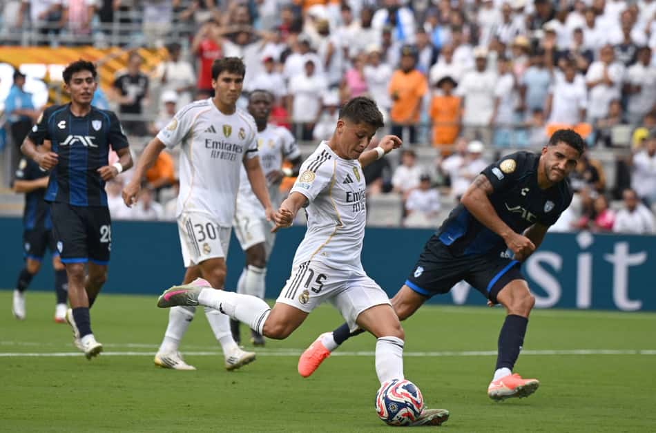 Arda Güler arma finalização para marcar gol pelo Real Madrid contra o Pachuca, pelo Mundial (Foto: Federico Parra/AFP)