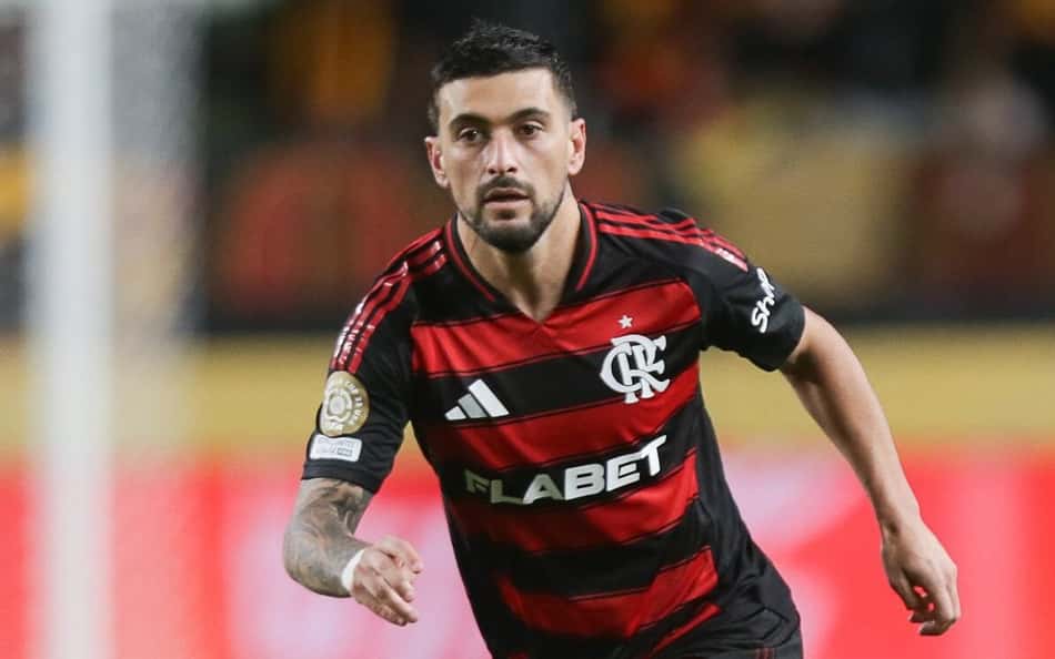 Clube do exterior tenta contratação de Arrascaeta, do Flamengo