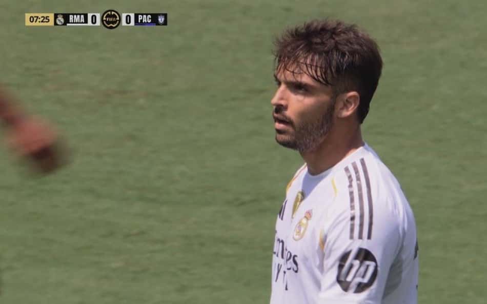 Expulsão relâmpago de zagueiro do Real Madrid no Mundial agita torcedores na web
