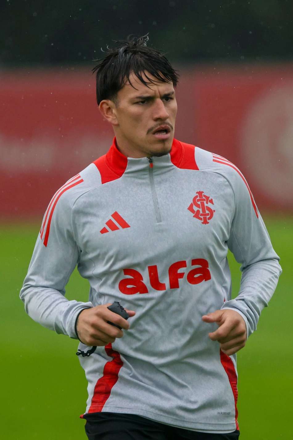 Bernabei, lateral-esquerdo do Internacional
