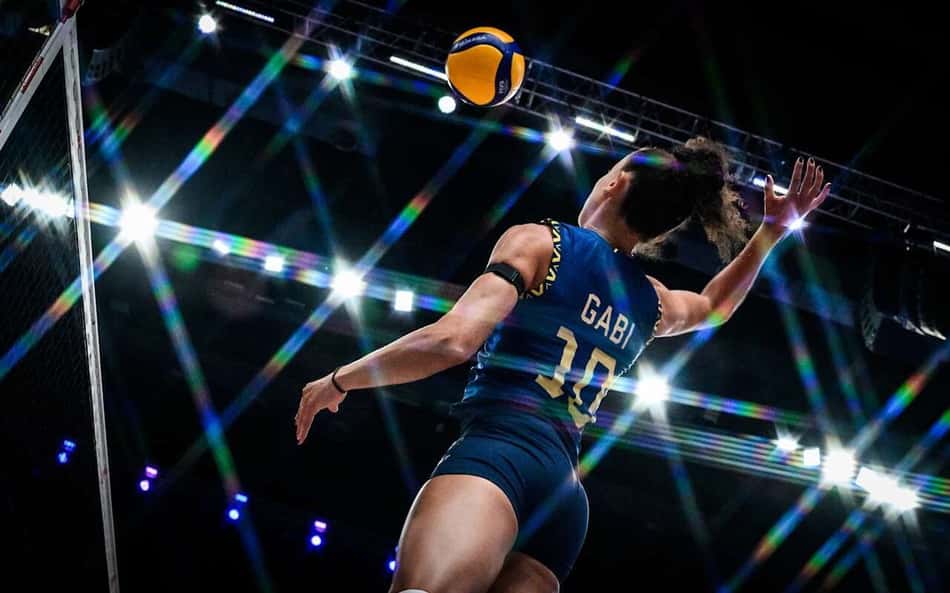 Brasil bate a República Dominicana, e Gabi Guimarães estreia na VNL