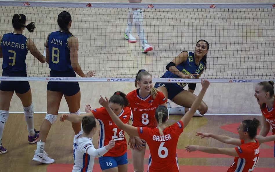 Erro de defesa da Seleção Brasileira na VNL irrita torcedores: 'Não sei se confio'