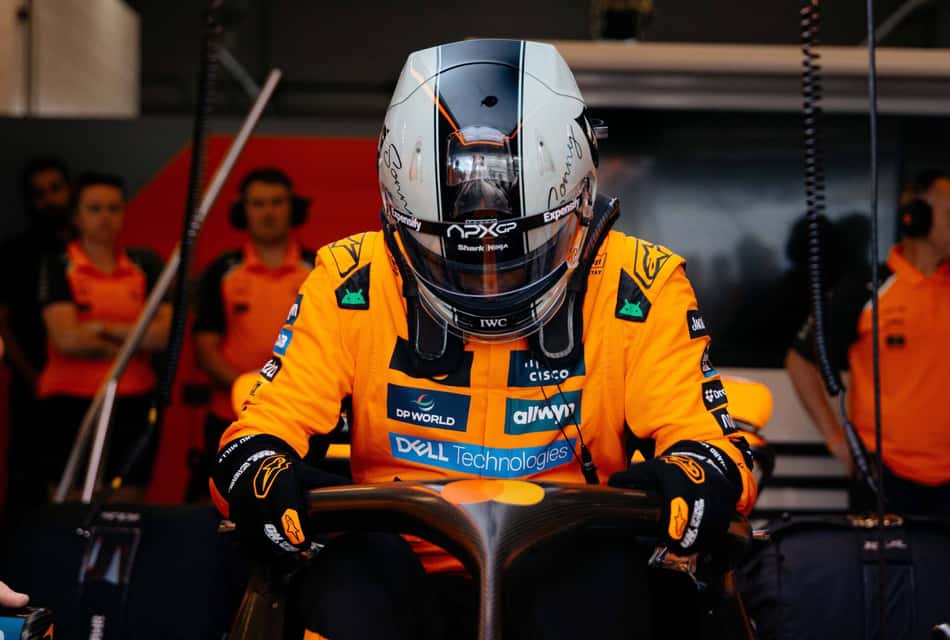 Ator Brad Pitt pilota carro de F1 da McLaren (foto: McLaren)