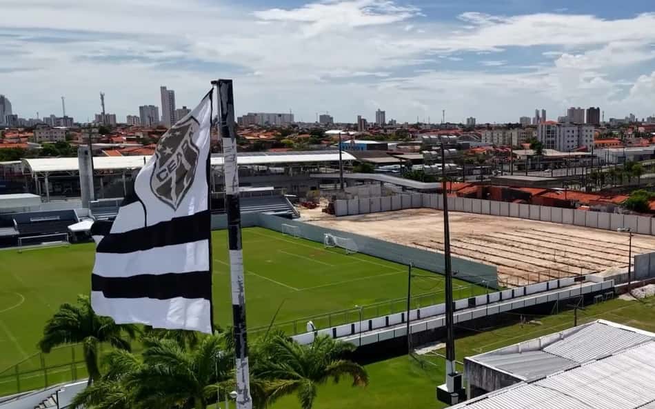 Ceará aproveita pausa para realizar melhorias no gramado do CT