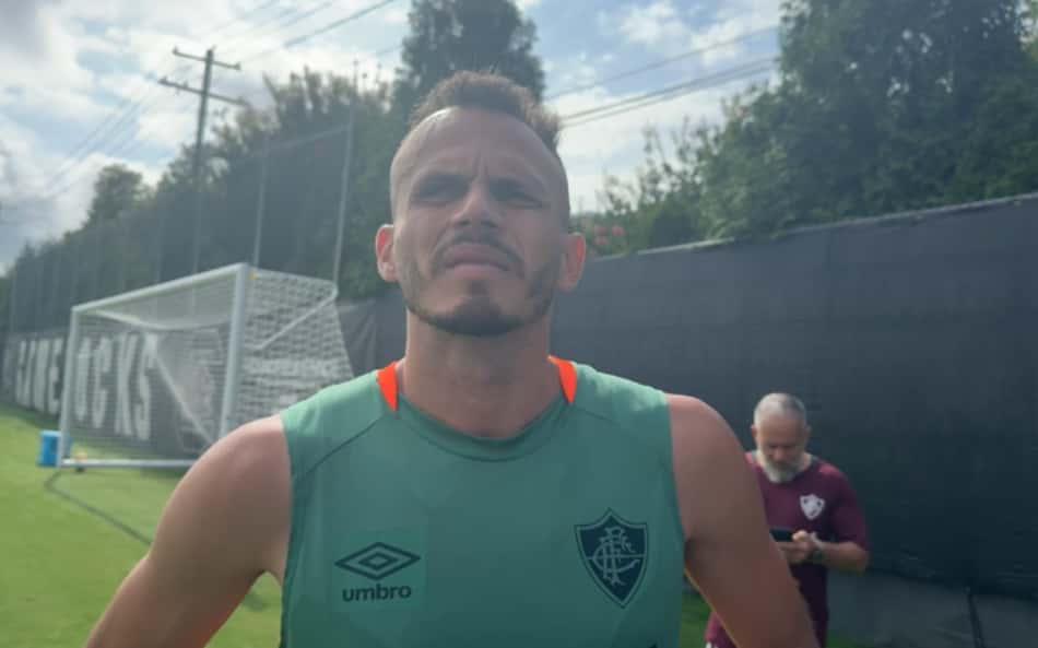 Renê vê favoritismo do Borussia Dortmund contra Fluminense: 'Chega mais preparado'