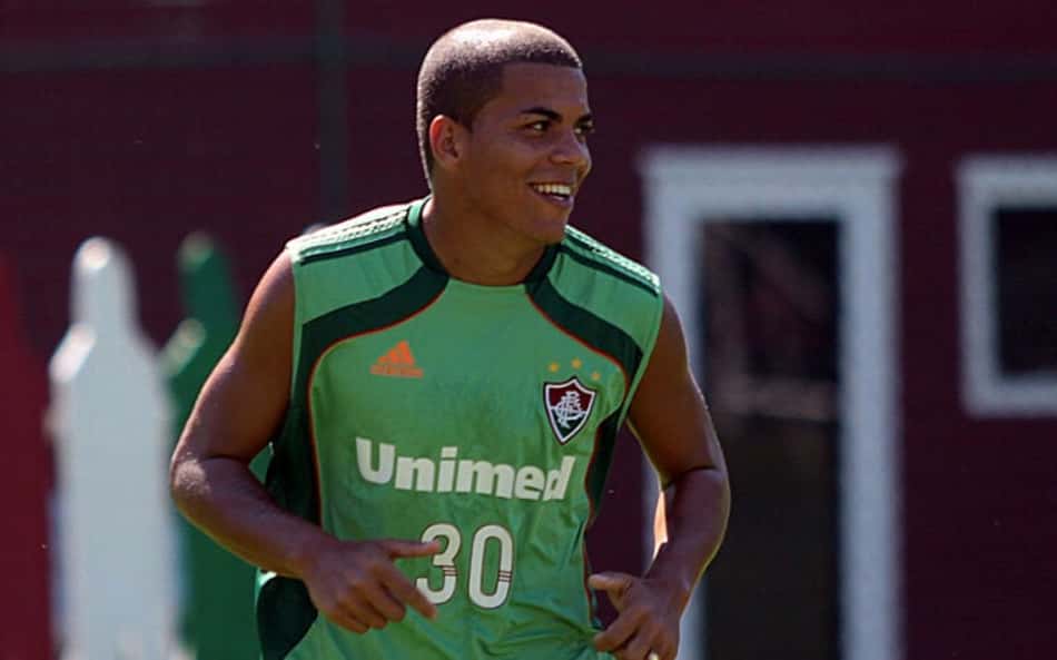 Ex-Fluminense e São Paulo é preso em SC por alta dívida de pensão alimentícia