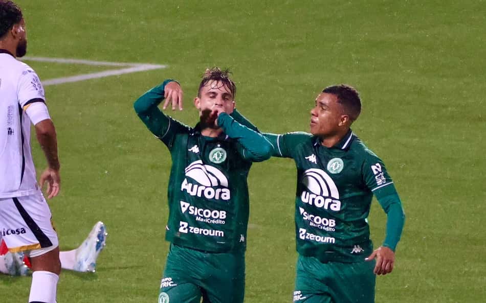 Série B: Chapecoense fica perto do G-4, e Paysandu afunda na lanterna