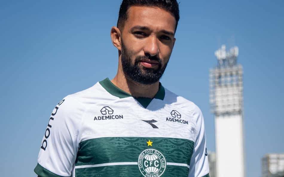Coritiba confirma contratações de atacantes de time da Série A
