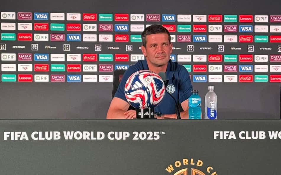 Treinador da Inter de Milão destaca carreira de Thiago Silva e campanha de brasileiros