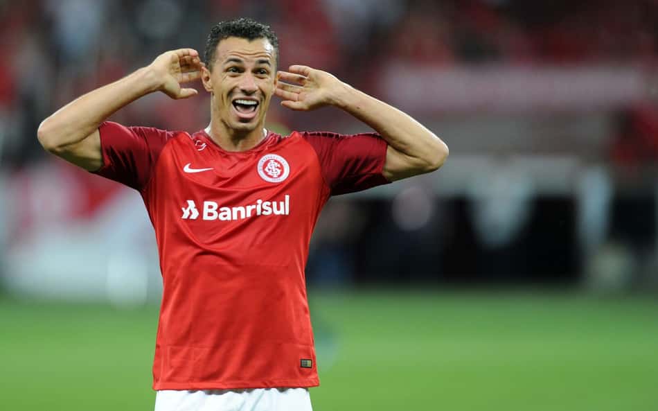 Atlético-MG 0 x 4 Internacional no Brasileirão 2011; relembre a goleada colorada