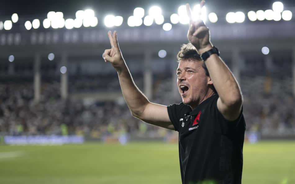 Diniz no Vasco: segunda passagem do técnico pelo clube completa um mês