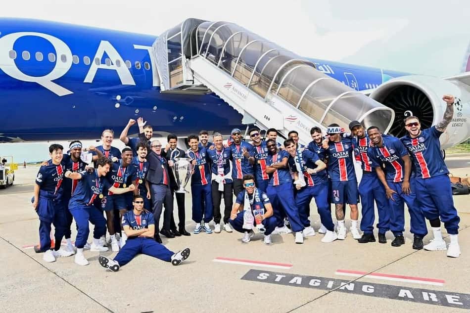 PSG desembarca em Paris com a taça da Liga dos Campeões