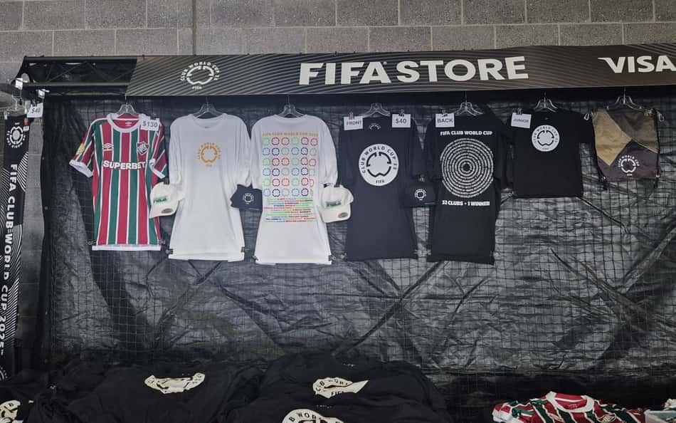 Camisa do Fluminense está à venda na loja da Fifa durante o Mundial; veja valor