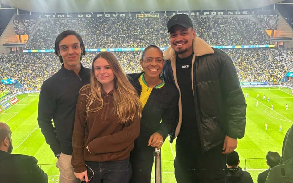 Filha de Pelé se emociona e exalta Ancelotti em jogo da Seleção