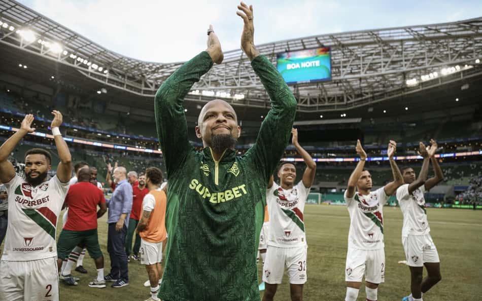 Ruf Ruf: Felipe Melo leva torcedores do Flu à loucura em bar nos EUA; veja