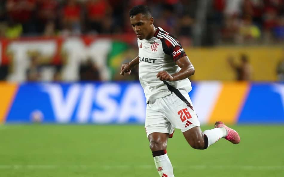 Alex Sandro avalia duelo entre Flamengo e Bayern no Mundial: 'Plano de jogo não muda'