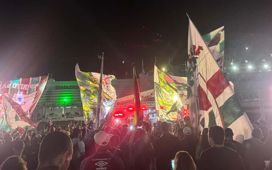VÍDEO: Assista à comemoração da torcida do Fluminense nas Laranjeiras