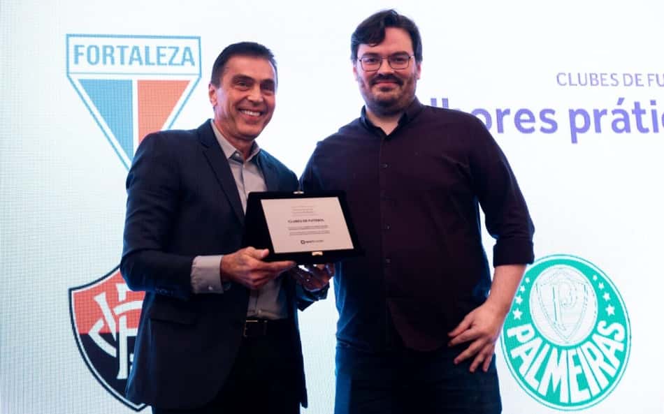 Fortaleza recebe prêmio inédito de governança no futebol