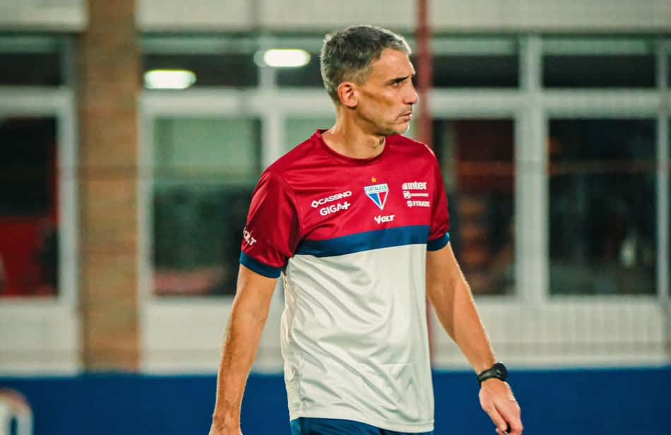 Vojvoda, técnico do Fortaleza, durante treino (Foto: Mateus Lotif/Fortaleza EC)