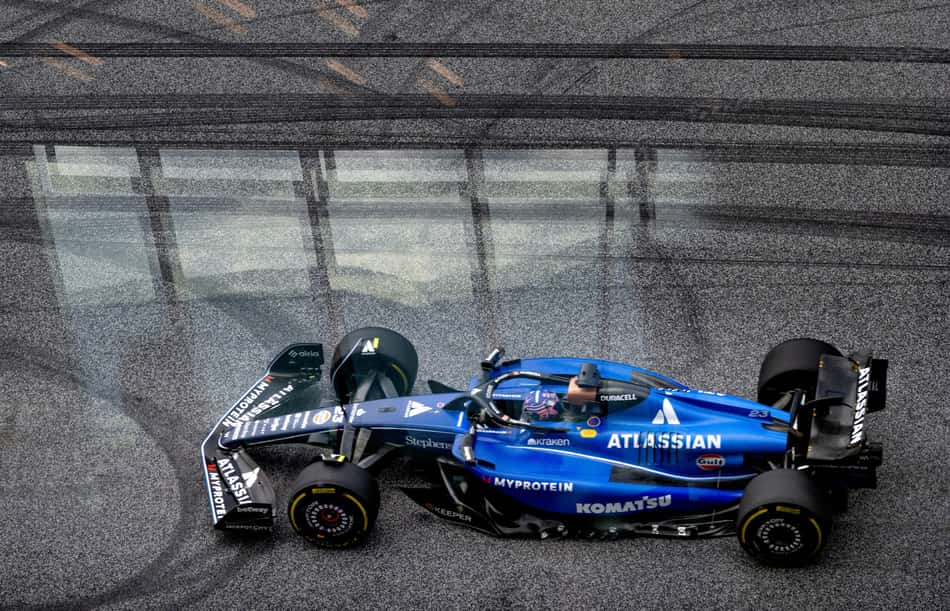 Alexander Albon, da Williams, durante treino em Spielberg, Áustria (foto: Joe Klamar / AFP)