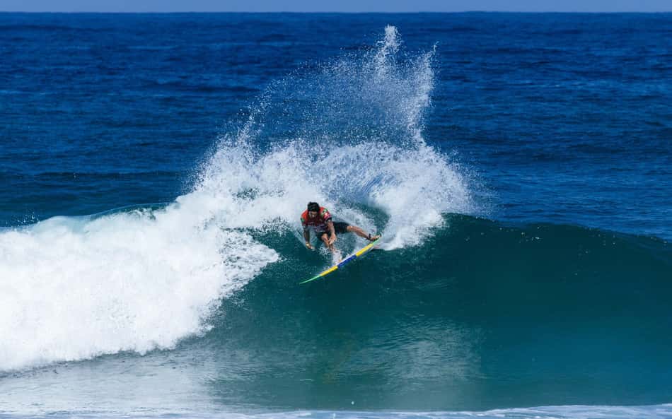 WSL: 1° dia de competições em Saquarema é adiado devido às condições do mar