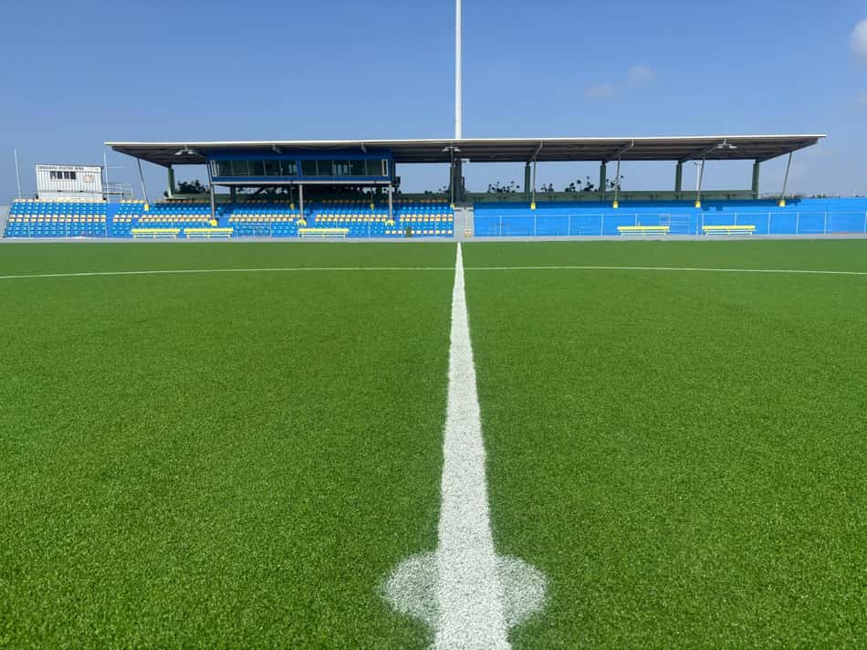 Gramado sintético do Estádio Ergilio Hato, principal estádio de Curaçao com capacidade para 11 mil torcedores