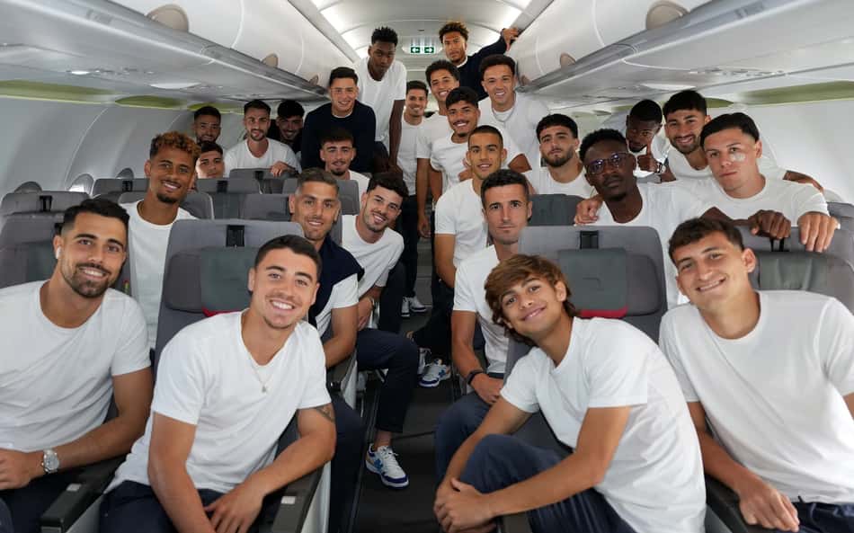 Jogadores do Porto no avião na viagem para o Mundial de Clubes nos Estados Unidos