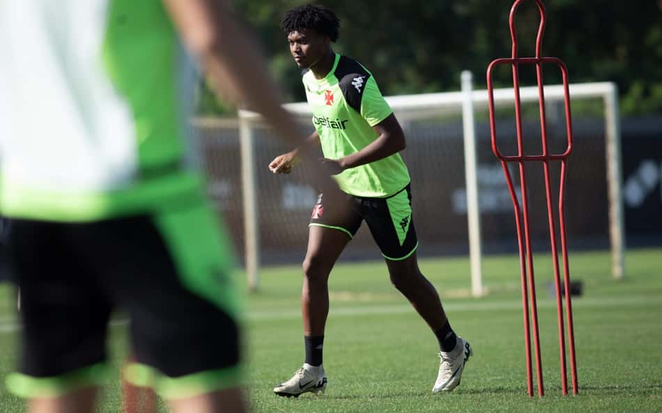 Reforço caseiro? GB dá volta por cima no Vasco após negociação melada e agrada Diniz em atividades