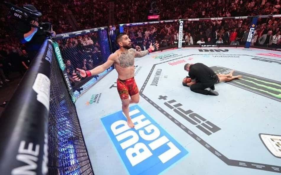 Ilia Topuria nocauteia Charles do Bronx e se torna duplo campeão do UFC