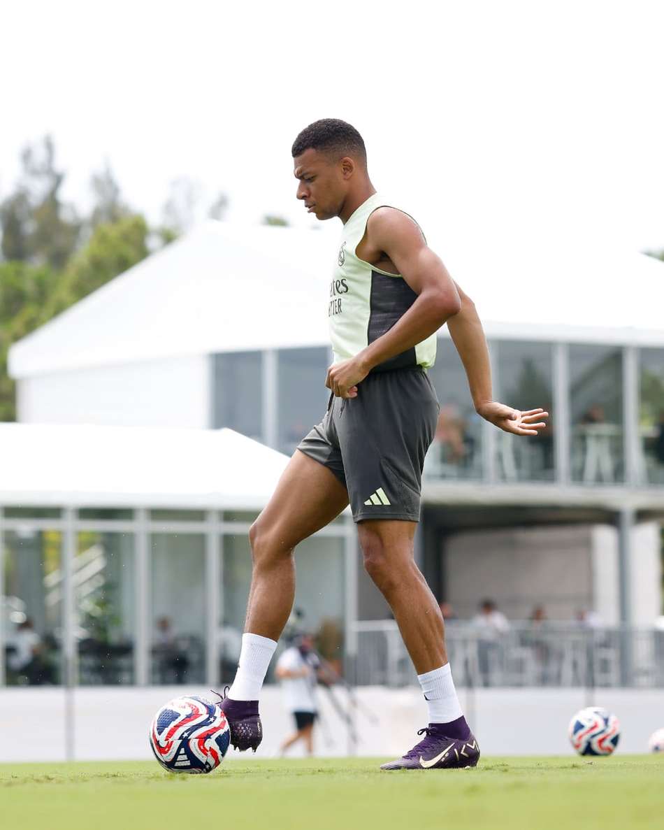 Mbappé no treinamento antes de Real Madrid x Juventus, pelo Mundial de Clubes (Foto: Reprodução / X)
