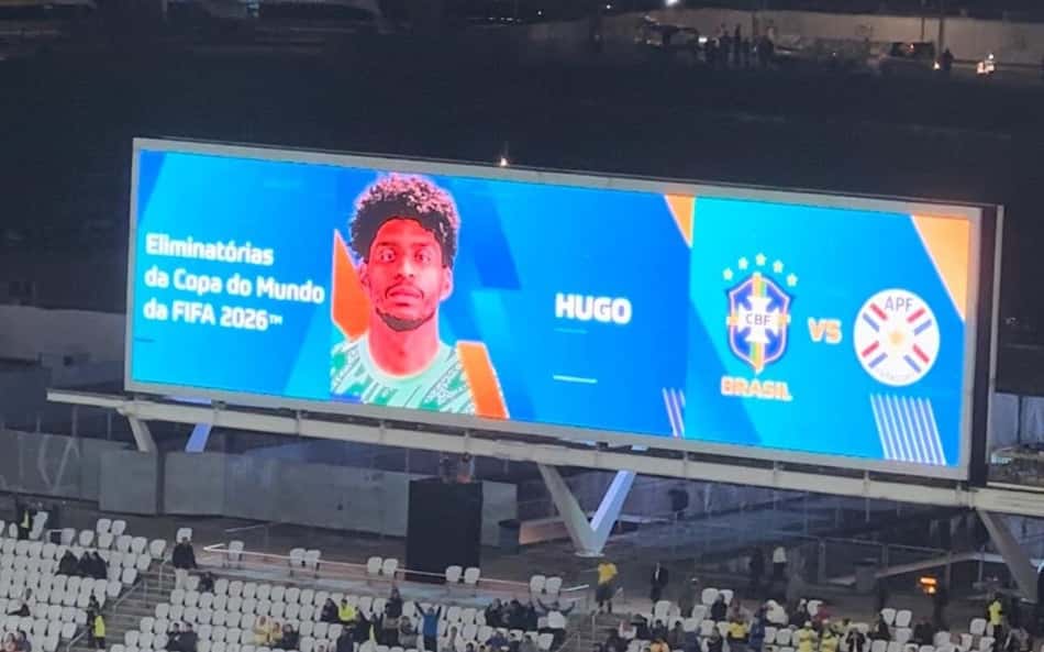 Hugo Souza é ovacionado durante a escalação da Seleção Brasileira na Neo Química Arena