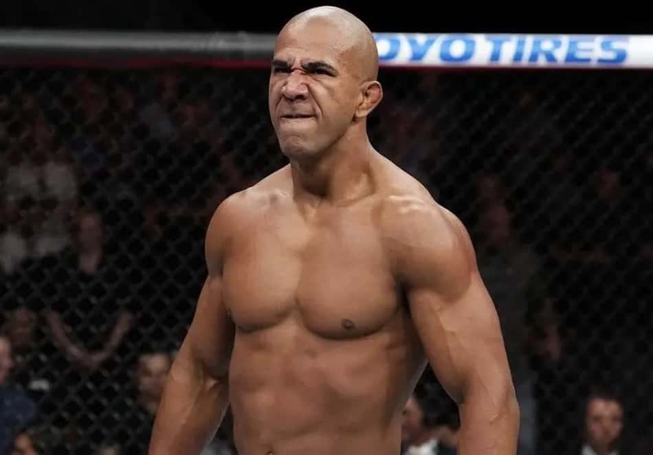 Gregory Robocop comemora vitória no UFC (Foto: Reprodução/Instagram @gregoryrodriguesmma)