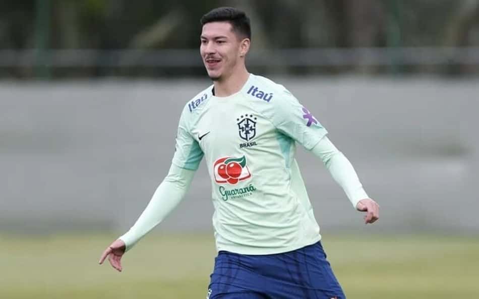 Coritiba vende jovem zagueiro para time da Ucrânia; veja valores
