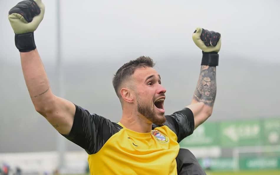 Ex-Cruzeiro e Santos, João Bravim vê Hugo Souza como exemplo de superação