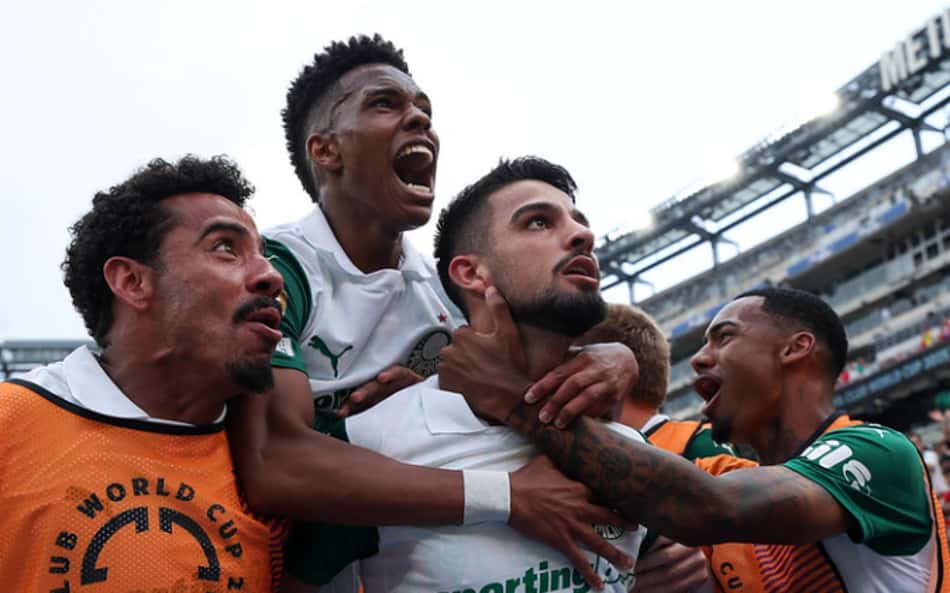 Flaco explica luta por titularidade no Palmeiras e analisa jogo com Messi: 'Peso nenhum'